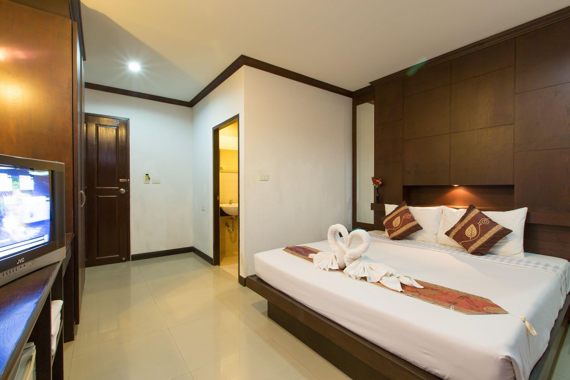 Patong Buri Hotel Exterior photo